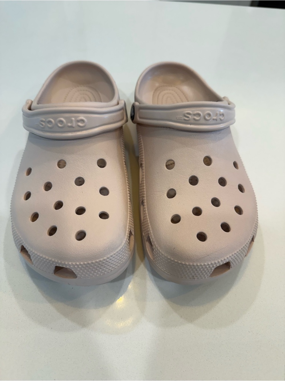 CROCS Classic Clog in Pale Pink